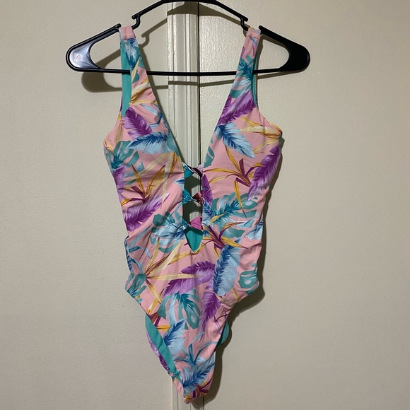 Colored swimsuit - Picture 1 of 1